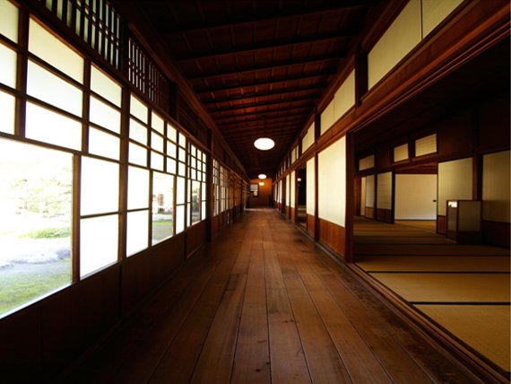 Using Reclaimed Woods in Office Beautification